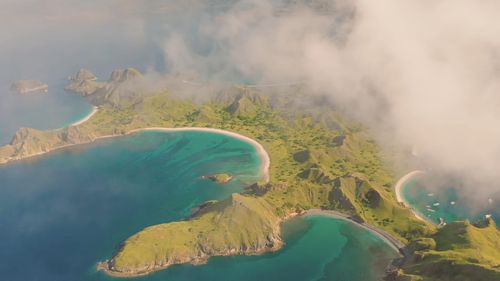 O familie din Spania, aflată în vacanţă în Indonezia, a dispărut pe mare după ce o ambarcaţiune turistică s-a scufundat