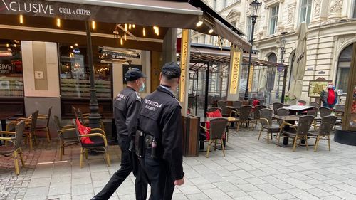 VIDEO ”Veniți și spuneți oamenilor că de mâine nu mai au job” - terasele din Centrul Vechi al Bucureștiului s-au închis la ora 18.00