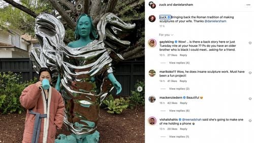 Mark Zuckerberg și-a instalat în grădină o statuie romană uriașă a soției sale