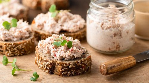 Idei de combinații rapide cu pate de ton și legume proaspete pentru un brunch de vară / Multe dintre ingrediente le ai deja în casă