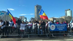 UPDATE A început protestul sindicaliștilor din educație în fața Guvernului / Angajații cer salarii mai mari
