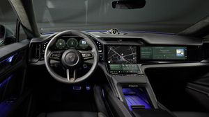 FOTO Porsche a dezvăluit interiorul noului Cayenne electric / Ecranul principal este un OLED curbat / Controalele fizice pentru climatizare au supraviețuit