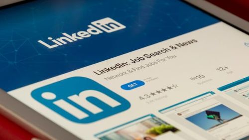 TikTok și LinkedIn, investigate în Irlanda pentru cum raportează conținutul ilegal