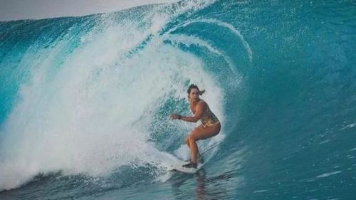 O italiancă de 36 de ani a murit după ce a fost atacată de un peşte spadă /  ”Făcea surfing în largul insulei Masokut. Un peşte-spadă a sărit brusc şi a lovit-o în piept”