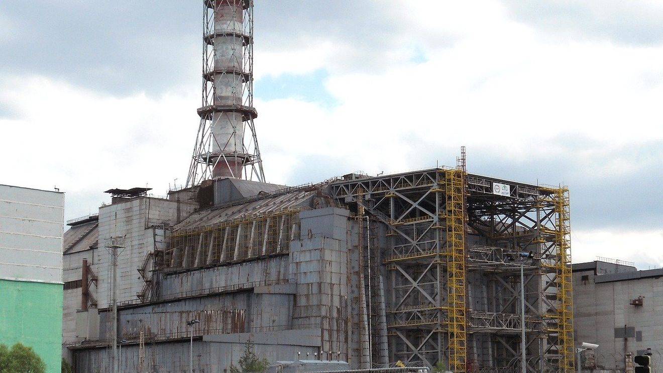 Franţa promite 10 milioane de euro pentru repararea sarcofagului care izolează centrala nucleară de la Cernobîl, avariat în februarie de un atac cu dronă