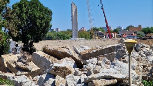 GALERIE FOTO Ce-a mai rămas din fostul stadion Farul, în plină demolare: Sunt încă în picioare nocturnele, martore când naționala României bătea Olanda în preliminariile Campionatului European/ Construit acum 70 de ani de deținuții politic