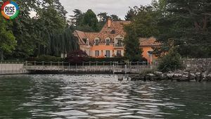 O vilă de lux a oligarhului fugar Vlad Plahotniuc, sechestrată de justiția franceză la cererea Chișinăului. Vila de 4 milioane de euro e într-o zonă exclusivistă la granița cu Elveția, pe malul lacului Leman