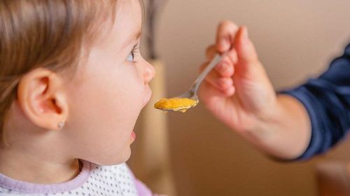 EXCLUSIV: Top 5 cei mai mari jucători de pe piața locală de hrană pentru bebeluși / Formula de lapte este de departe cel mai popular produs / Imigranții din Asia ar putea susține cererea pentru aceste alimente