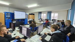 VIDEO EXCLUSIV Profesorul care îi provoacă pe tineri să își construiască propriul chatbot: „Dacă refuzi să o înțelegi, tehnologia nu dispare, alții o vor folosi” / Interviu cu Dr. Simina Mariș, specialist în educația STEM și cercetare aplicată