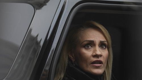 DOCUMENT Fondatoarele Dăruiește Viață o acuză pe Firea că a dezinformat când a spus că ea a dat terenul pentru spitalul construit din donații. Terenul a fost dat de statul român, prin Ministerul Finanțelor