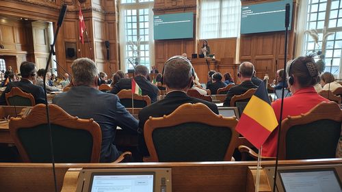 EXCLUSIV Parlamentul ar putea avea în componență, din această lună, al patrulea partid suveranist / Grupul parlamentar Pace - Întâi România, format din dezertori POT și SOS, a depus actele la Tribunal pentru a deveni formațiune politică
