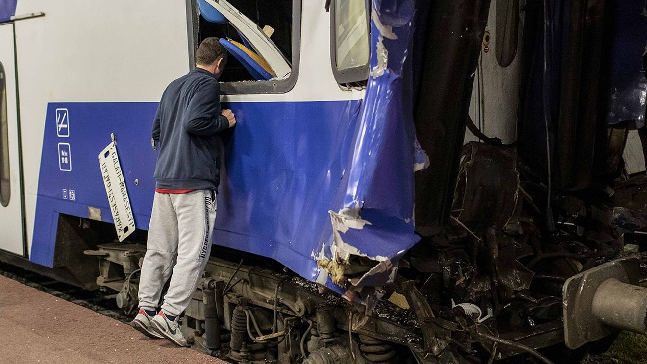 Asociația Pro Infrastructură: Clasa politică, urcată în automobile și interesată numai de autostrăzi, neglijează de 3 decenii calea ferată. Cu puține excepții, locomotivele CFR au peste 40 de ani, nu e de mirare că iau foc, rămân fără frâne sau accelerează necontrolat