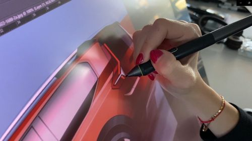 VIDEO INTERVIU Designer de mașini, la 27 de ani. Mai este domeniul auto unul „masculin”? Cristina: „Industria se schimbă. Avem și un departament de culoare și material, unde 80% sunt fete”