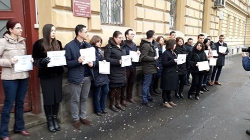 Judecătorii sibieni continuă protestul împotriva OUG 7: Suspendă ședințele de judecată timp de o oră săptămâna viitoare de luni până joi / VIDEO Și magistrații clujeni protestează din nou