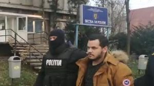 Israelianul care a atacat cu cuțitul două femei în București, reclamat la Poliție de un cetățean cu o oră înainte de incident pentru că se droga. Poliția Capitalei nu l-a găsit