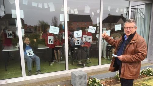 Primarul din Bruges a fost înjunghiat în plină stradă, dar se află în afara pericolului/ Suspectul este un client al cabinetului său de avocatură, descris ca fiind cu probleme psihologice