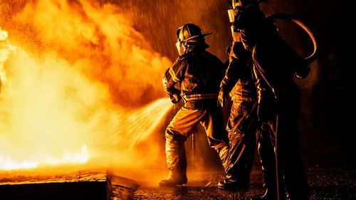 Ciprian Ciucu: Autorizaţia de securitate la incendiu este foarte dificil de obţinut, întrucât legislaţia a devenit drastică. Voi discuta cu Ministerul de Interne ca prevederile legale să nu se schimbe atât de des