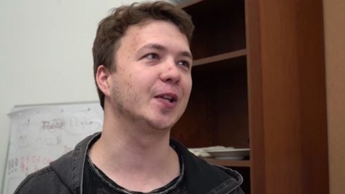 Cofondatorul canalului de opoziție Nexta din Belarus a fost reținut de poliție după ce avionul în care acesta se afla a fost deviat pe Aeroportul din Minsk