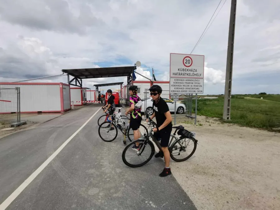 Bicicliștii la frontiera Triplex FOTO Asociația Bastionul