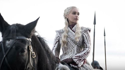 O inteligenţă artificială, Charachter.AI, acuzată de faptul că l-a împins pe un adolescent din SUA să se sinucidă. El s-a îndrăgostit de o reprezentare virtuală a lui Daenerys din Game of Thrones