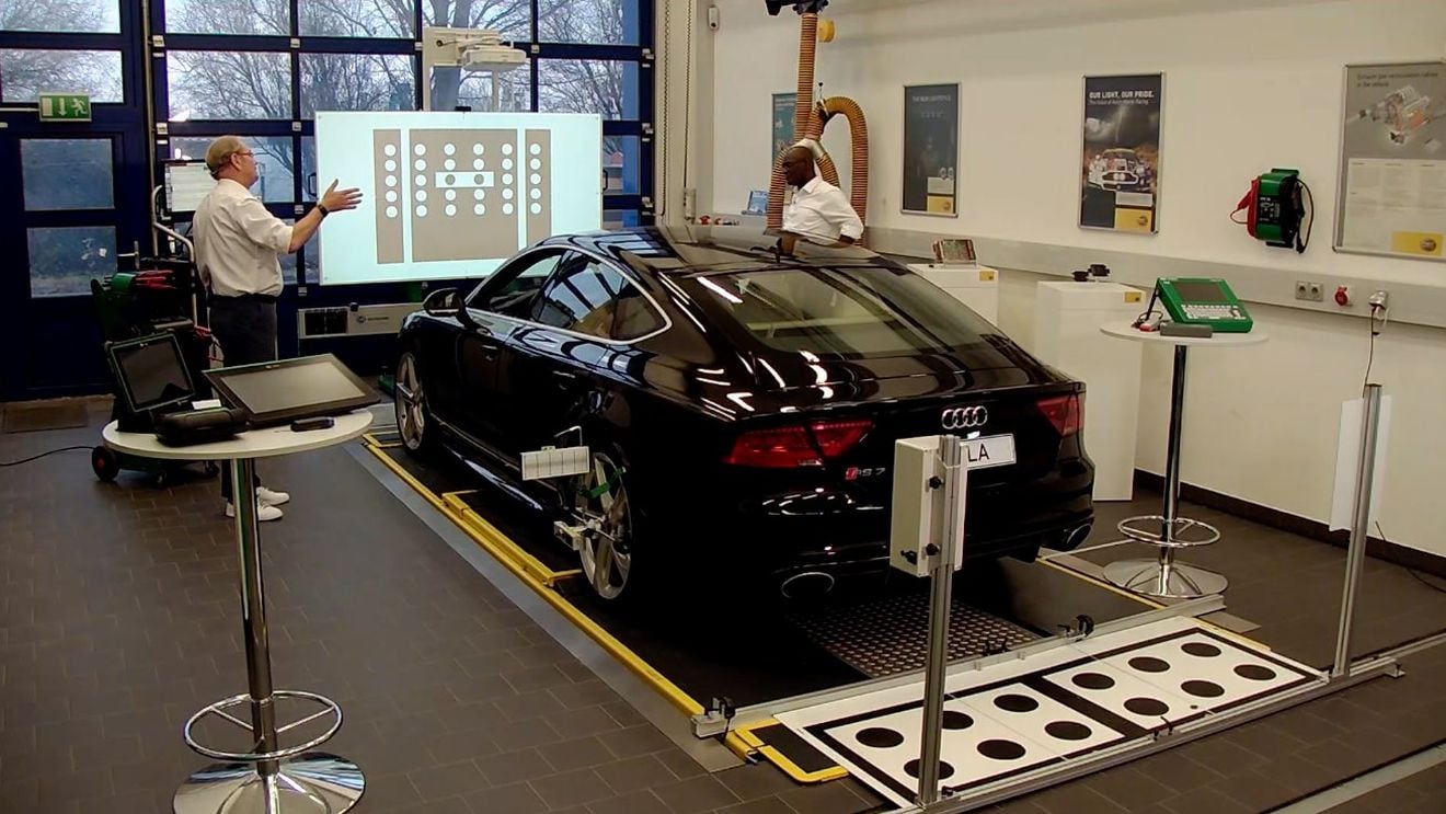 Furnizorul din industria automotive Hella caută specialiști din automatică, matematică, telecomunicații și fizică pentru cele două noi centre de dezvoltare de la Oradea și Iași. În total, se vor crea aproximativ 400 de locuri de muncă