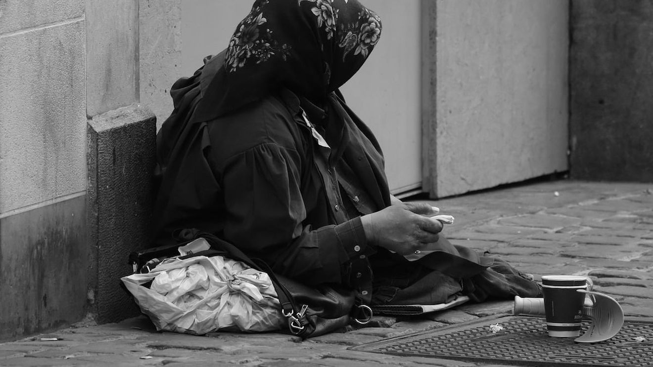 144 de cerșetori și oameni ai străzii, adunați în ultima lună de pe străzile Timișoarei / Poliția locală face apel la populație: ”Nu le mai oferiți bani, deoarece astfel îi menținem în stradă”