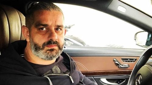 SURSE: Daniel Onoriu, nepotul solistei Gabi Luncă, arestat preventiv pentru 30 de zile, după ce a încălcat un ordin de protecție / Soția sa a anunțat poliția prin 112