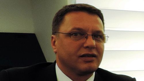 Cum predau digital? Romu Vlădău, profesor de matematică la Liceul de Arte Dinu Lipatti din Pitești: Folosesc Google Meet ca platformă de comunicare cu copiii și am realizat lecții digitale în editorul Livresq