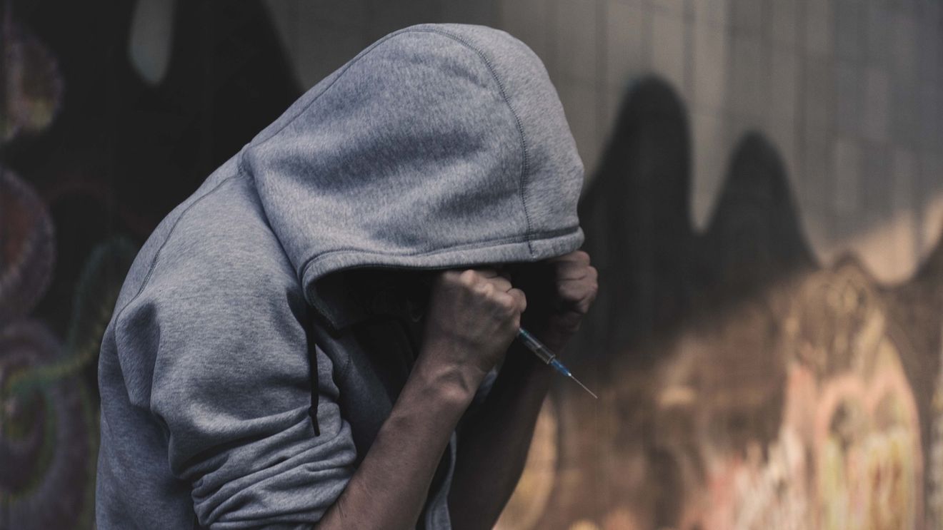 Proiect prin care tineri de la licee din Capitală sunt învăţaţi să fie mentori şi să îşi ajute colegii cu probleme legate de consumul de droguri, derulat de Asociaţia ”Zi de bine”