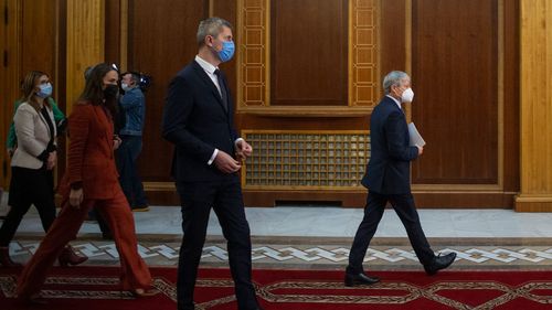 Dacian Cioloș, după ce Guvernul nu a trecut de Parlament: ”Florin Cîțu e o non-soluție, nu discutăm/ USR și-a făcut datoria, ei au prelungit criza în care ne aflăm. Rămânem cu responsabilitatea de a găsi o soluție”