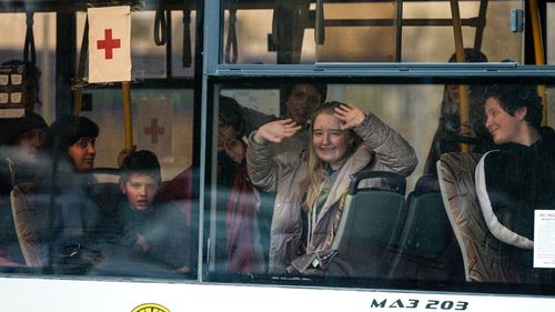 Sute de persoane fug zilnic din orașul Sloviansk din estul Ucrainei, iar numărul evacuărilor aproape că s-a dublat în această săptămână