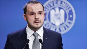 VIDEO Ministrul Sănătății: Nu vor scădea salariile, însă medicii vor fi plătiți și în funcție de performanță / Vom avea trei categorii de gărzi / Plata pe performanță va aduce echitate către cei care vin la spitalul public doar ca să aibă de unde pleca către spitalul privat