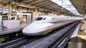 Cum arată o călătorie cu ”trenul glonț”: S-au împlinit 60 de ani de la inaugurarea căii ferate care a transformat Japonia
