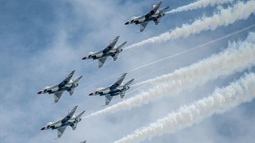 VIDEO America Strong: Avioanele Blue Angels si Thunderbirds vor zbura deasupra unor orașe din SUA pentru a promova "unitatea națională"