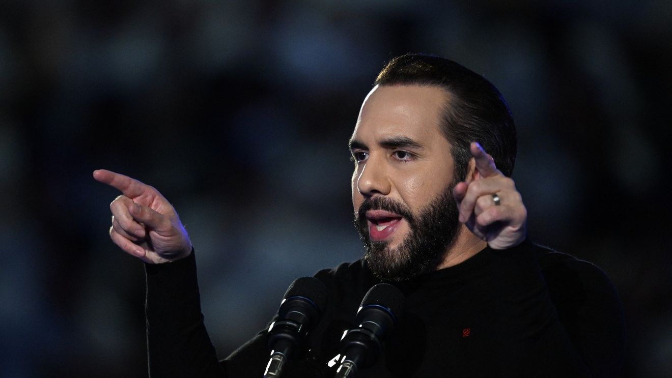 Preşedintele salvadorian Nayib Bukele acuză Săptămâna Modei de la Paris de "glorificarea infractorilor", după o defilare de modă în care manechinele au purtat ţinute ce au amintit de deţinuţi