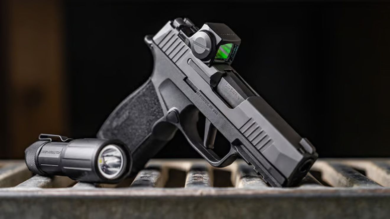 Contractul dintre MAI și Sig Sauer, de peste 810 de milioane de euro, greu de semnat / Termenul pentru achiziția individuală a trecut / Irineu Darău confirmă că se caută parteneri europeni pentru o achiziție comună, singura care mai putea salva finanțarea europeană