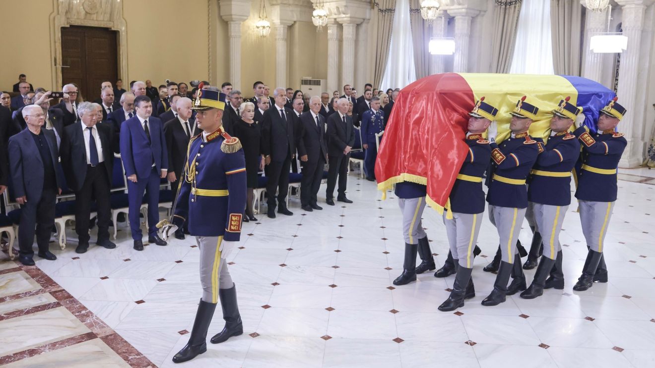LIVE Ion Iliescu a fost înmormântat la Cimitirul Militar Ghencea, cu onoruri militare și 21 de salve de tun / Joi este zi de doliu naţional / Președintele Nicușor Dan nu a participat la ceremoniile oficiale