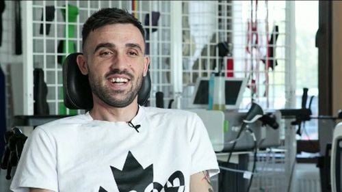 Tânăr paralizat după un plonjon în piscină, recuperat medical al Spitalul Sfântul Sava din Pantelimon, Ilfov (P)