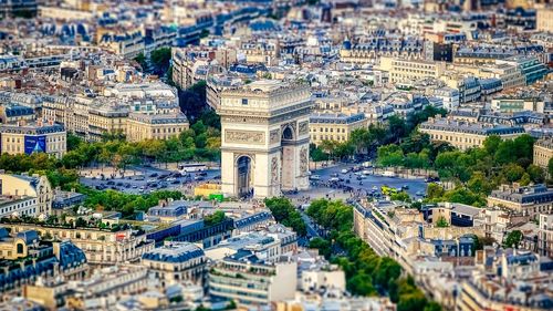 Arestări, la Paris, într-un caz de spionaj și ingerință în favoarea Rusiei / Activitatea, acoperită de un ONG care aparent sprijinea Ucraina