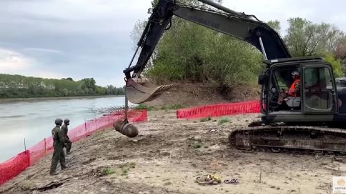 Seceta a scos la iveală o bombă neexplodată de 450 de kilograme, din Al Doilea Război Mondial, în apele scăzute ale râului italian Po/