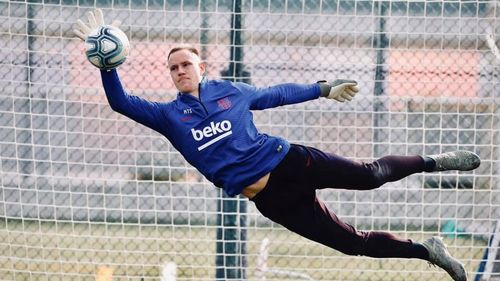 Unul dintre cei mai buni portari din lume: Nu mă uit prea mult la fotbal, numai când sunt meciuri bune sau când joacă prieteni de-ai mei. Uneori sunt întrebat de numele unui jucător şi habar n-am cine e