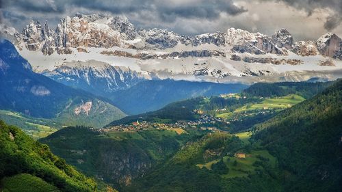 Bolzano – Tirolul de Sud, o populară regiune italiană și o poartă de acces către munții Dolomiți, impune restricții pentru turiști: "Am ajuns la limita resurselor noastre"