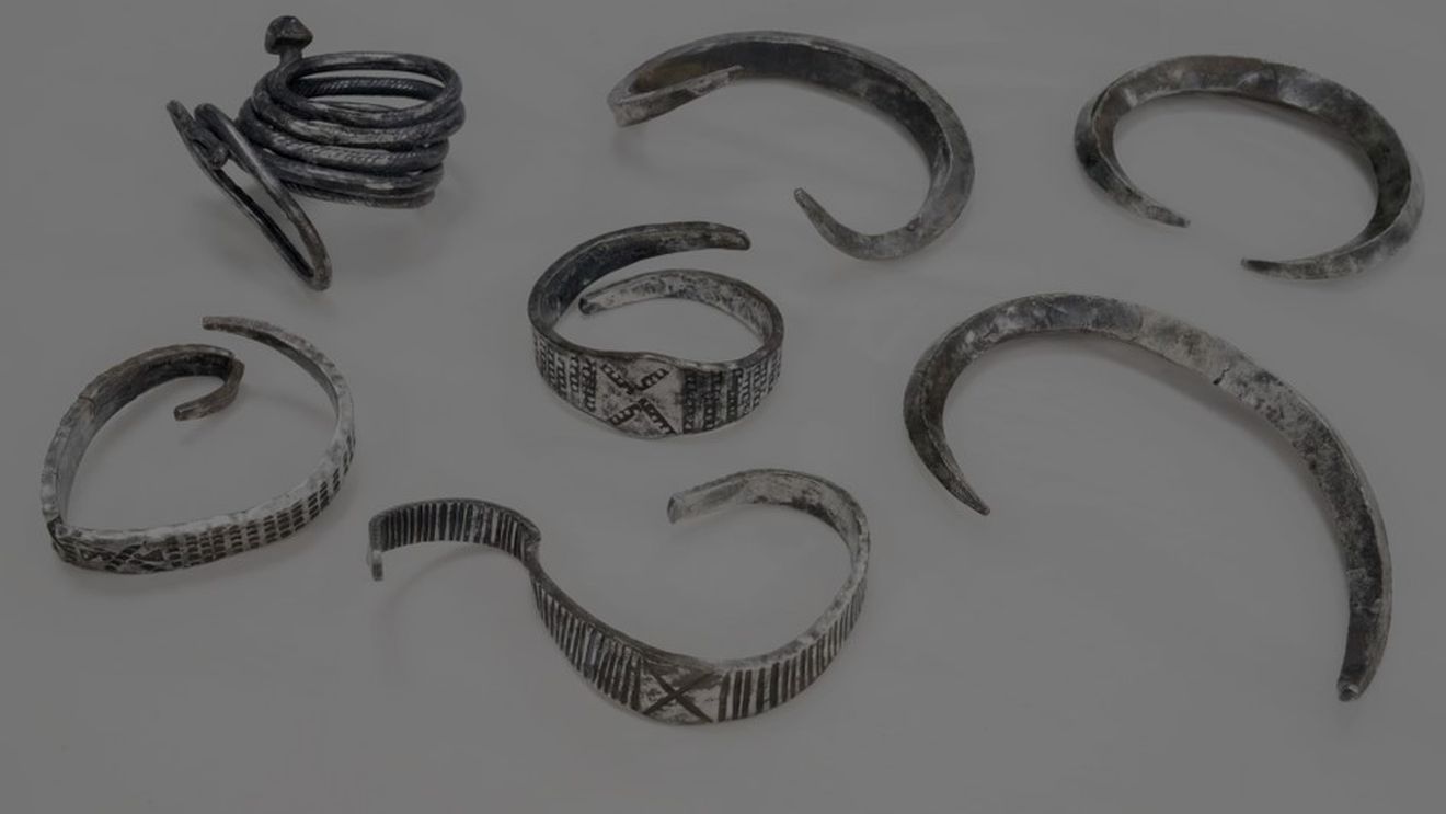 O comoară vikingă milenară, descoperită în Danemarca: Sunt exemplare foarte vechi, care leagă Scandinavia și în special Aarhus de Est și de Vest