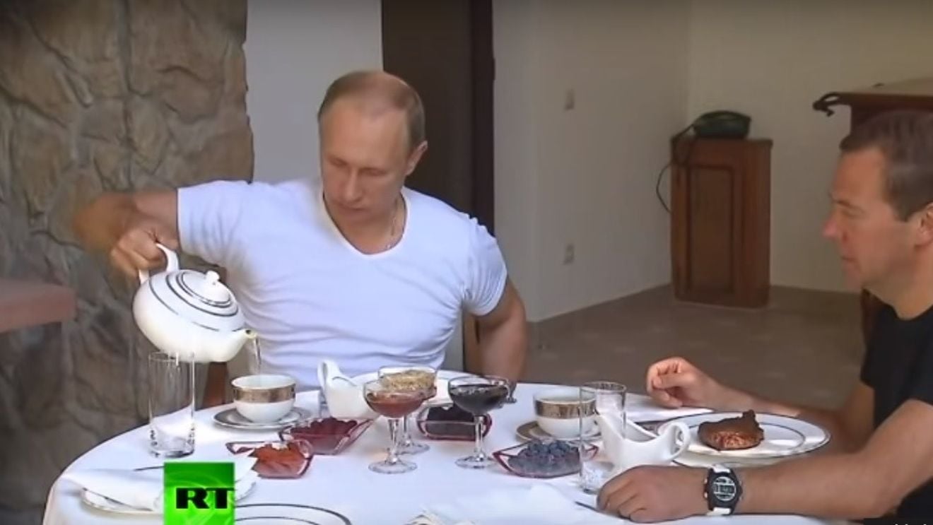 Atitudine bizară a lui Vladimir Putin la summitul G20: A venit cu ceaiul și cana termos de acasă și nu a servit băuturile gazdelor din Japonia