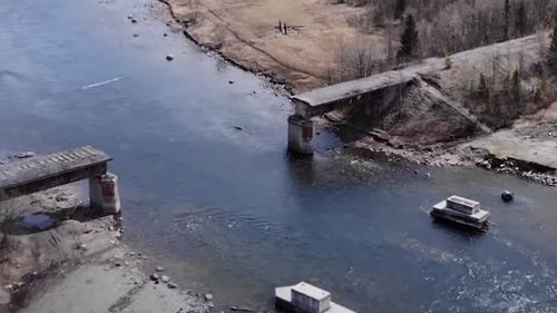 VIDEO Hoții de fier vechi din Rusia au furat o bucată de 56 de tone dintr-un pod feroviar