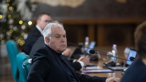 USR îl cheamă pe ministrul Apărării în Parlament: Cum a ajuns o firmă rusească să construiască în România cea mai mare bază NATO din Europa?