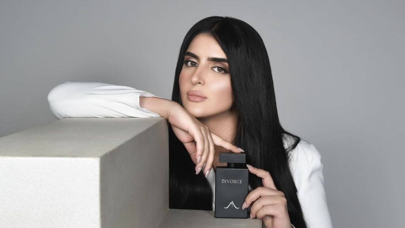 ”Divorțez de tine, divorțez de tine, divorțez de tine” / După ce și-a repudiat public soțul, o prințesă din Dubai sfidează din nou lumea arabă și lansează un parfum: ”Divorce”