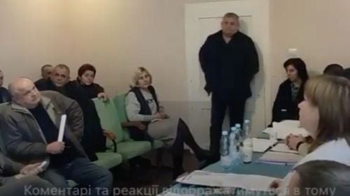 În Transcarpatia, un consilier local a detonat două grenade în plină ședință / 26 de persoane au fost rănite, 6 sunt în stare gravă