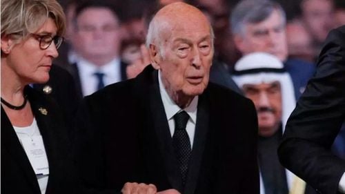 O jurnalistă acuză un fost președinte din Franța de agresiune sexuală. Valéry Giscard d'Estaing are 94 de ani