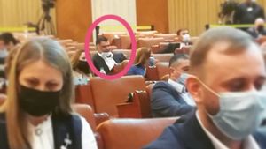Ludovic Orban anunță că va pune la dispoziţia Poliţiei „orice element” care să ajute la amendarea parlamentarilor care nu respectă regulile sanitare / Deputatul PSD Daniel Ghiță a refuzat marți să poarte masca în ședința de plen